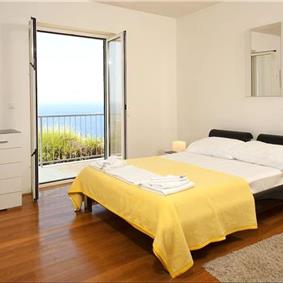 9 Bedroom Villa with Pool and Sea Views in Cavtat, sleeps 18